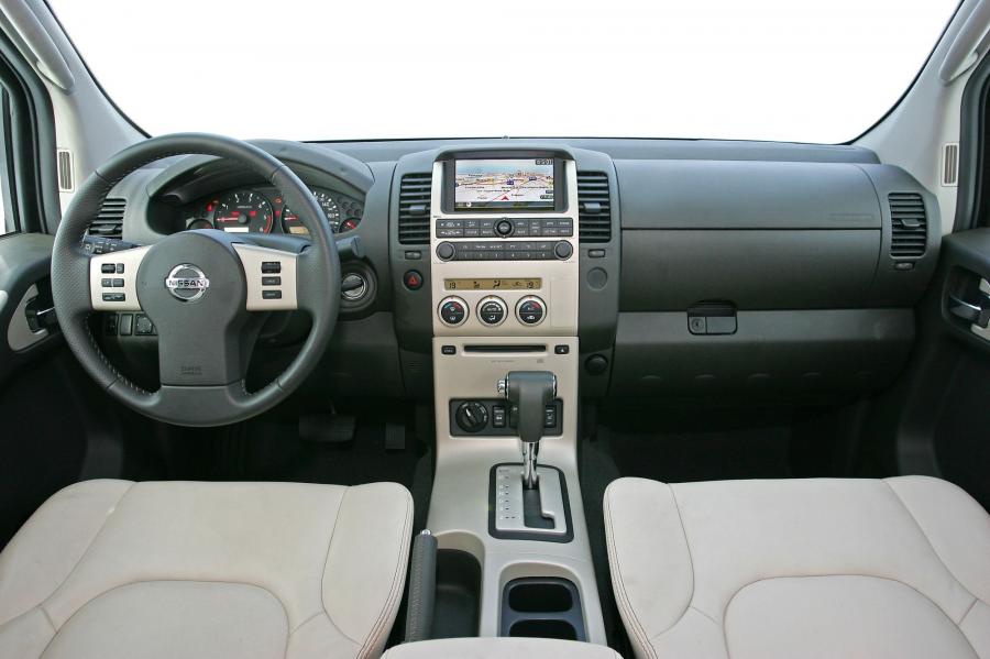  Nissan Navara 2007 года  (фото 9 из 23)